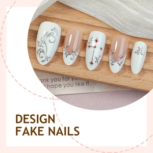 Faux ongles 3D vintage avec croix argentée et strass rouges sur tissu en soie