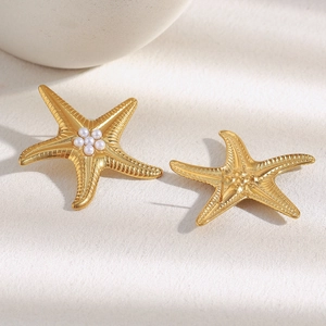 Vintage 18K gold-plated starfish stud earrings with pearl accent and textured finish