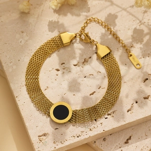 Bracelet en maille plaqué or 18 carats avec disque noir et chiffres romains gravés
