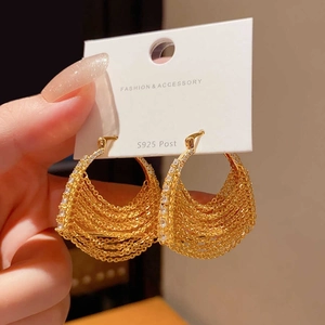 Créoles plaquées or 18k avec chaînes à pompons multicouches et détails en zircon blanc