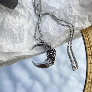 Gothic Rose Moon Pendant Necklace Zinc Alloy Crescent Moon Relief Box Chain Retro Dark Style For Men Women
