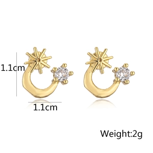 Detail view of 18K gold-plated star earrings with cubic zirconia, size 1.1cm and weight 2g