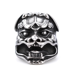 Gothic lion head ring in vintage silver finish with punk style animal engraving