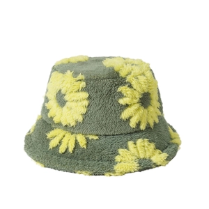 Cappello a secchiello in peluche con motivo a fiori gialli su pile verde salvia