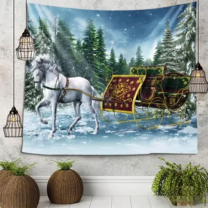 Détail de tapisserie de Noël avec un cheval blanc tirant un traîneau dans la neige