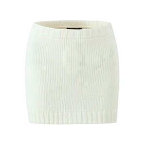 Chic white high-waisted knitted mini skirt with ribbed texture and elastic waistband