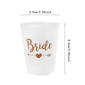 Bicchiere Bride bianco satinato con freccia cuore e misure 5,8 cm per 9,8 cm