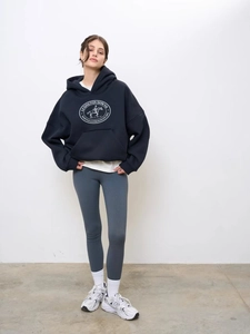 Oversize-Hoodie in Dunkelblau und graue Leggings Set mit Equestrian-Print im Urban-Stil