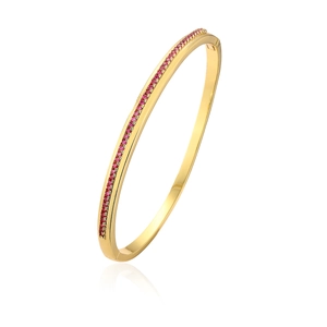 Bracciale minimalista in rame placcato oro 18K con zirconi rosa su sfondo bianco