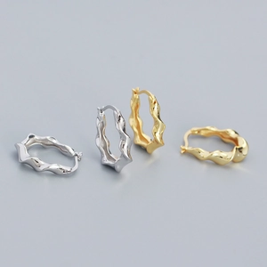 Minimalist irregular S925 silver earrings in gold and silver finish with wave texture