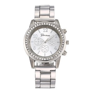Montre à quartz luxe pour femme en argent avec lunette strass et bracelet en acier