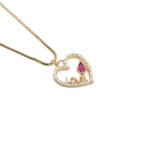 Collana cuore oro con gemma marquise rosa, cristalli bianchi e incisione LOVE