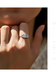 Gros plan d'une bague en argent S925 avec oxyde de zirconium taille émeraude