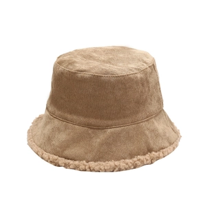 Cappello a secchiello in velluto a coste marrone chiaro con bordo in pile caldo