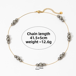 Detailed view of pearl necklace with 41.5+5cm gold chain, 12.6g weight and grey pearls