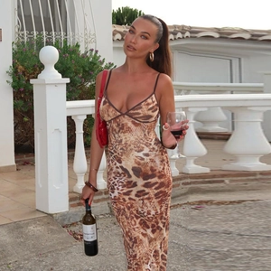 Eng anliegendes Maxikleid mit Leopardenmuster, Spaghettiträgern und V-Ausschnitt für Sommer