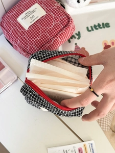 Quilted heart plaid sanitary napkin storage bag in red and black cotton check patterns