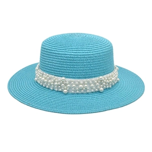 Chapeau de paille bleu lac pour femme avec ruban de perles blanches pour la plage
