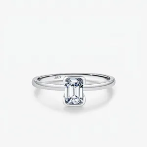 Bague Moissanite Taille Émeraude Argent Sterling 925 Sertie Clos Élégant Bijou De Mode Pour Femme Cadeau
