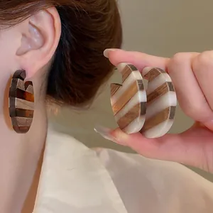 Retro Geometric C-Shaped Patchwork Striped Earrings Made Of Wood And Resin With Silver Earring Post For Women Elegant