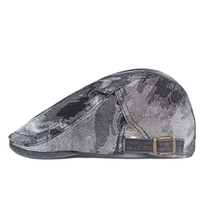 Berretto piatto in denim jacquard vintage con fibbia regolabile in bronzo per unisex
