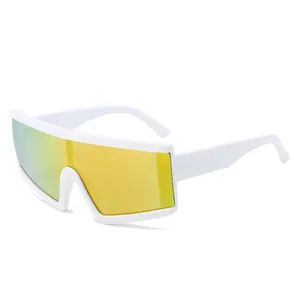 Futuristische weiße Übergroße Sportsonnenbrille mit gelb verspiegelten Shield-Gläsern