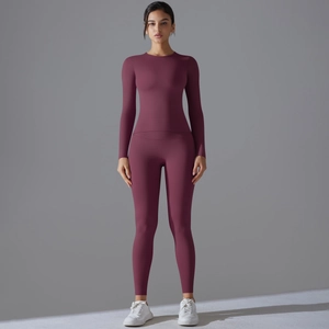 Ensemble de yoga bordeaux pour femme avec haut à manches longues et legging de sport taille haute