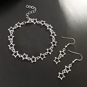 Parure de bijoux étoiles évidées avec bracelet argenté et boucles d'oreilles