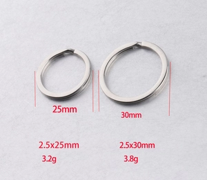 Detail view of 25mm and 30mm mirror stainless steel flat key rings with size specifications