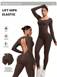 Detailansicht des nahtlosen dunkelbraunen Bodysuits mit Rückenausschnitt und Push-up