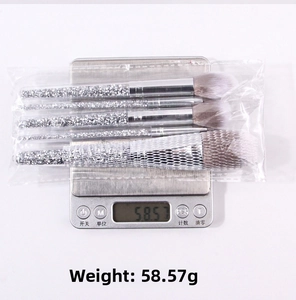Detailed weight display showing 58.57g for the 5-piece diamond handle makeup brush set