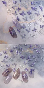 Gros plan de stickers à ongles papillon bleu glacé avec paillettes violettes et laser argent