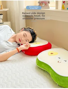 Detail der erhöhten Seite eines Plüschkissens für ergonomische Kopfstützung