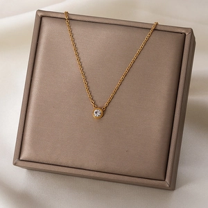 Collier minimaliste en acier inoxydable doré 18K avec pendentif zircon rond sur écrin
