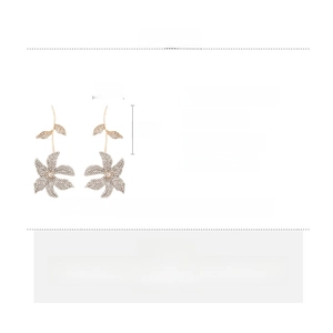 Detailed size and material information for floral rhinestone earrings showing 9.5cm length