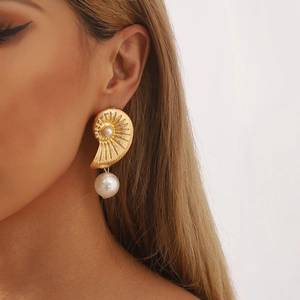 Boucles D'oreilles Pendantes En Forme De Coquille De Conque Alliage Künstliche Perle Rétro Minimaliste Style De Vacances À La Plage