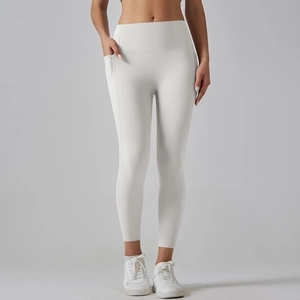 Detail of high-waisted cream yoga pants with side pockets and seamless squat-proof fabric