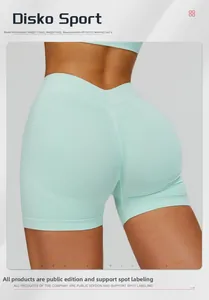 Détail du short de yoga vert menthe sans couture avec taille en V et texture tricot