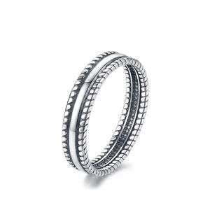 Vintage S925 sterling silver ring with woven texture and polished band in retro style