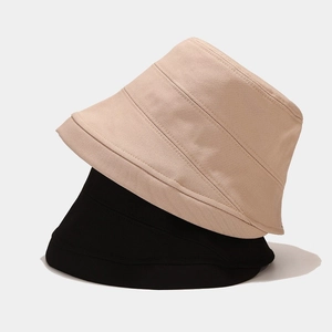 Chapeau bob minimaliste pour femme en coton beige et noir avec texture sergée et pliable