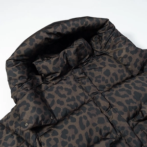 Fashionable leopard print puffer jacket with high collar and warm insulated padding