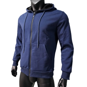 Vue détaillée du sweat à capuche bleu marine doublé de polaire avec fermeture éclair