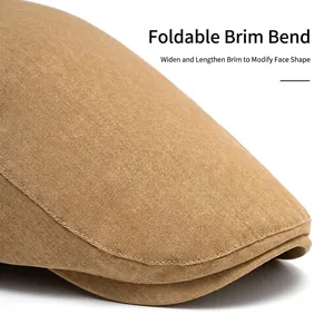 Camel flat cap made of twill cotton featuring a flexible foldable brim and reinforced seams