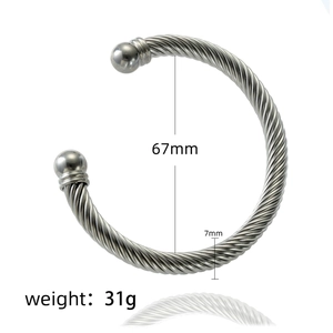 Detailed view of twisted stainless steel cuff bracelet with 67mm diameter and 7mm width