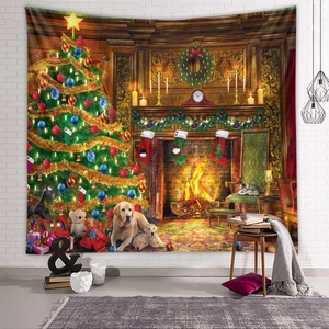 Detail eines Weihnachtswandteppichs mit Kamin und Golden Retrievern an weißer Wand