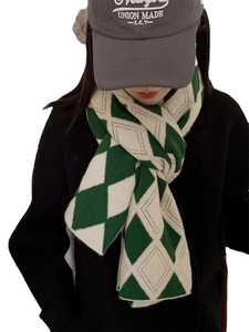 Écharpe d'hiver en tricot avec motif losanges vert et blanc et casquette de baseball