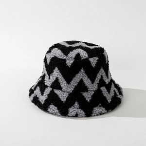 Détail de la texture en laine d'agneau épaisse sur un chapeau bob d'hiver à chevrons