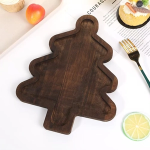 Piatto natalizio in legno a forma di albero con venature scure naturali artigianali