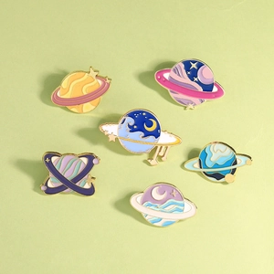 Lot de six broches émaillées planètes colorées en alliage doré pour accessoires de mode