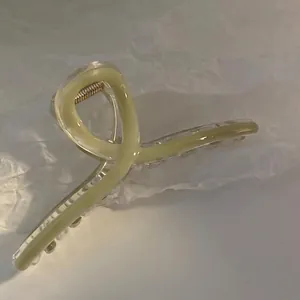 Minimalist cream yellow matte shark hair clip with crisscross design and metal spring